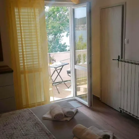 And Krstina Pensjonat Supetarska Draga